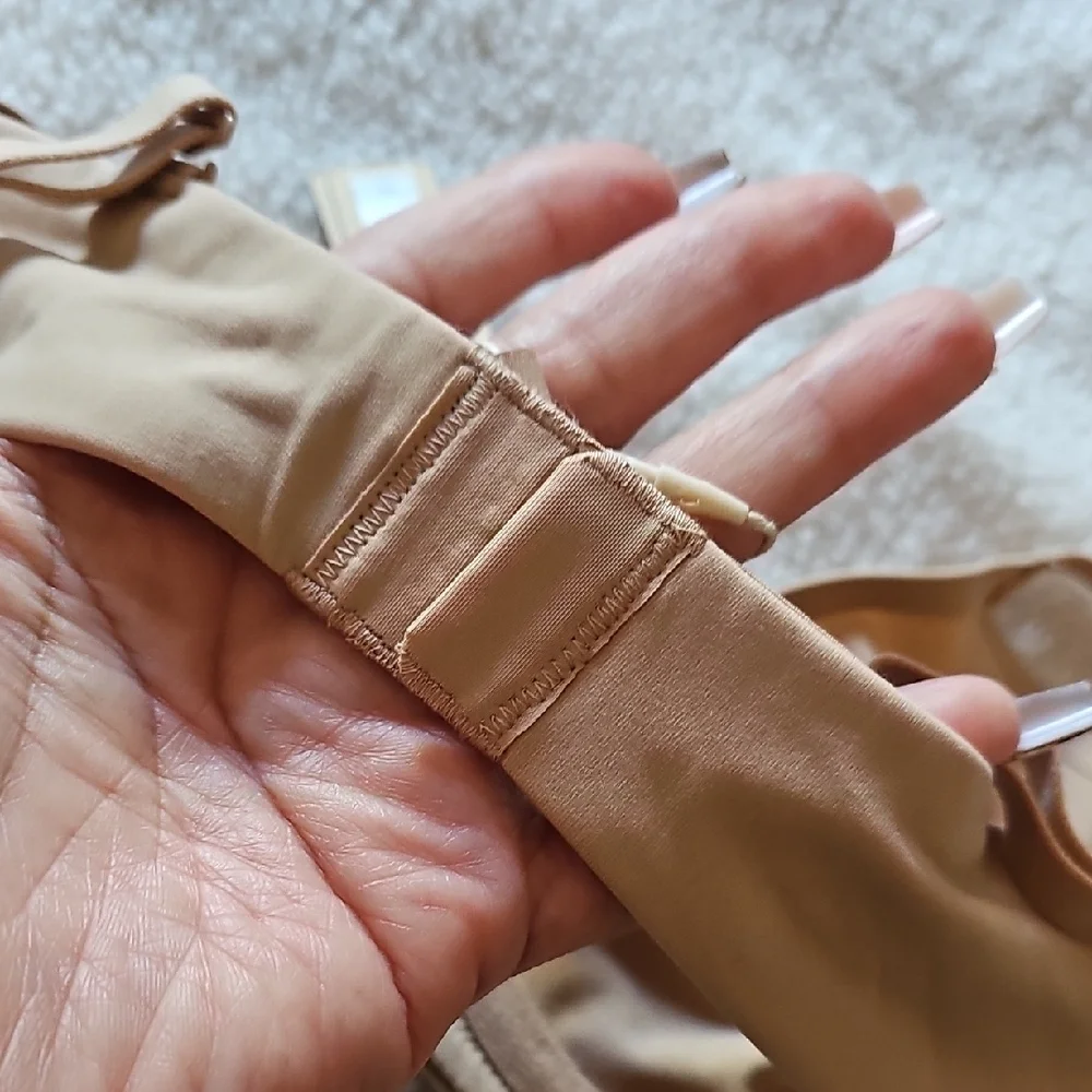 SKIMS Beige Underwire Bra - Picture 3 of 6